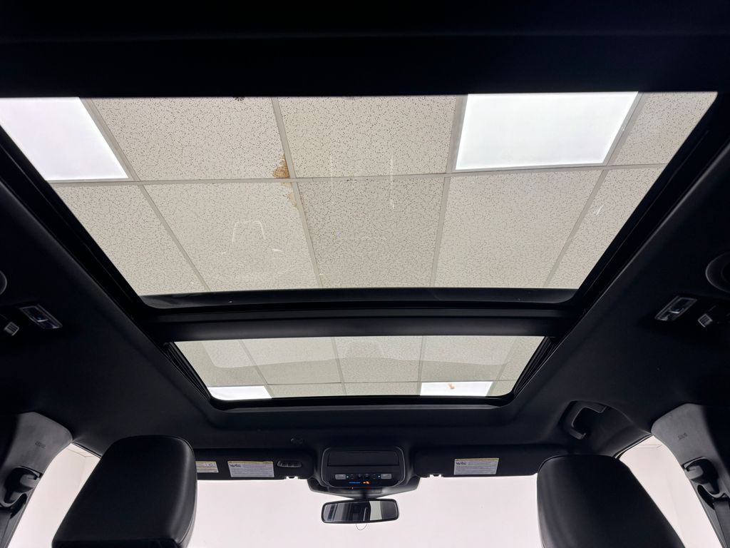 Vehicle image 17 of 43