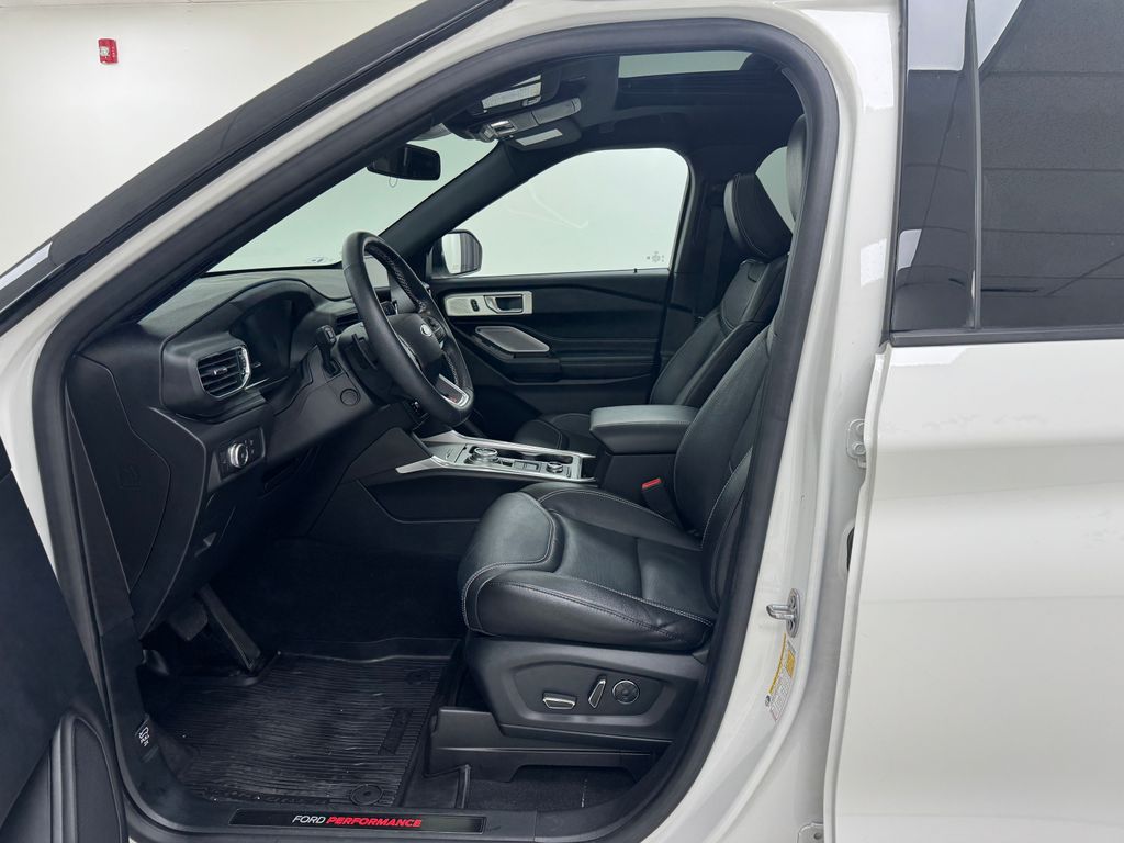 Vehicle image 8 of 43