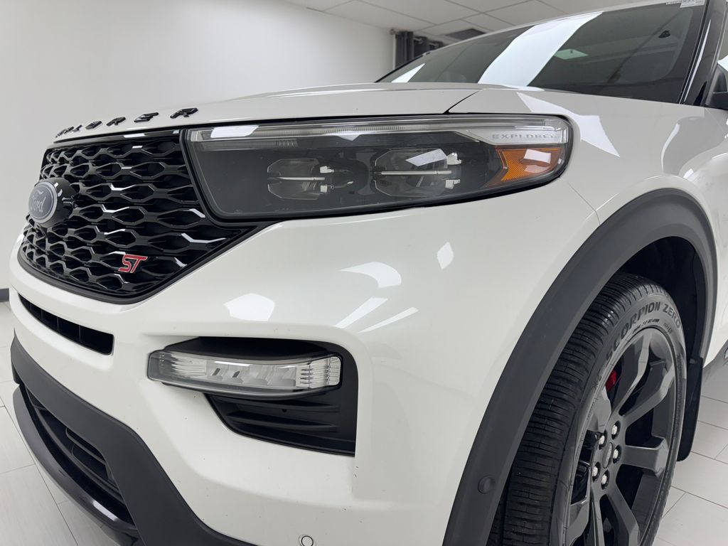 Vehicle image 33 of 43