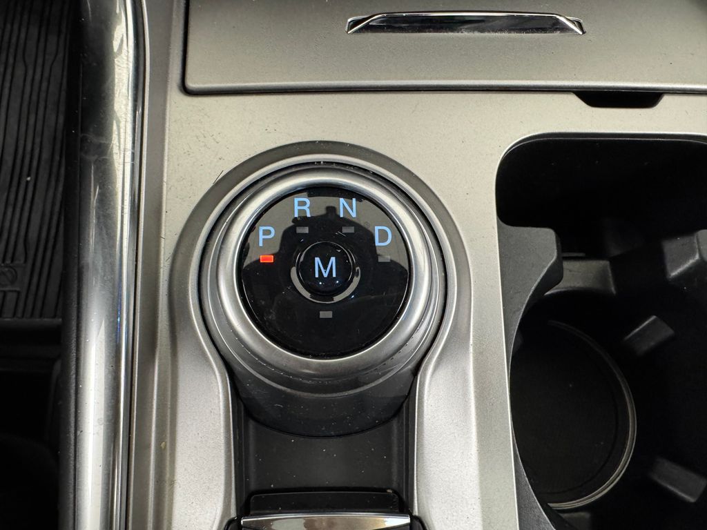 Vehicle image 26 of 43