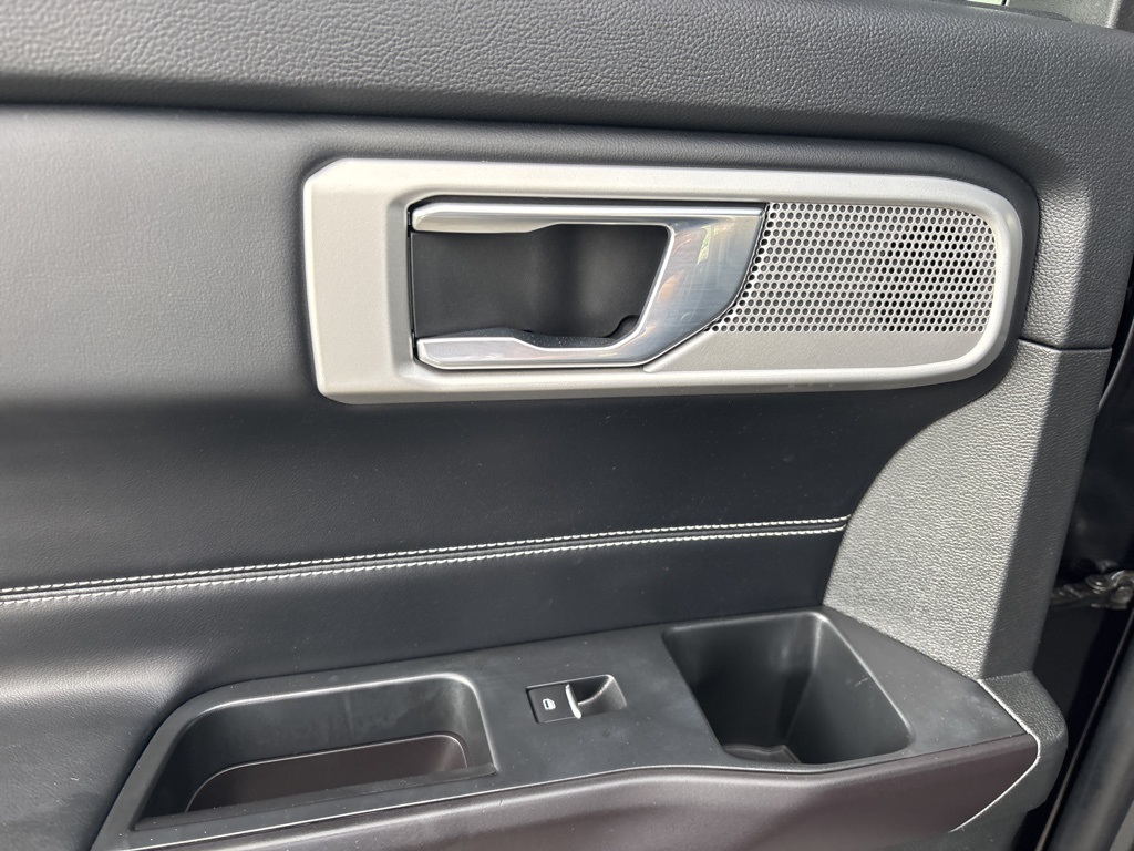 Vehicle image 34 of 50