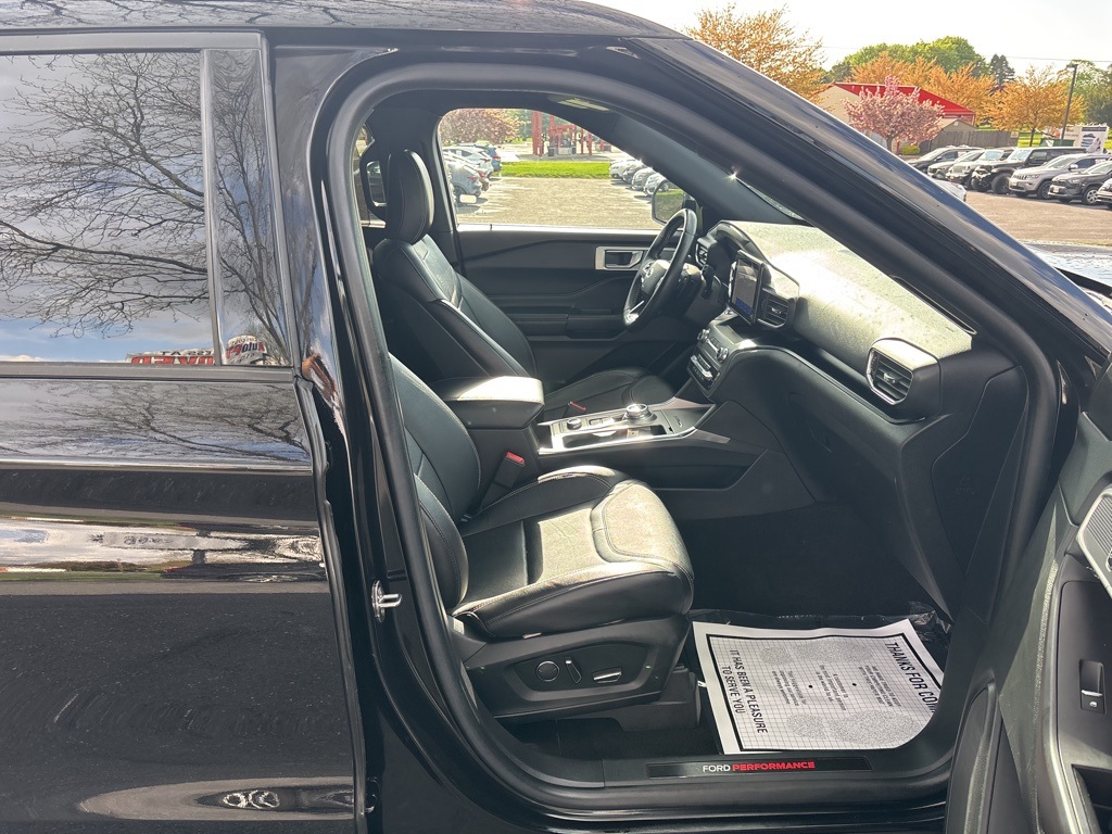 Vehicle image 47 of 50