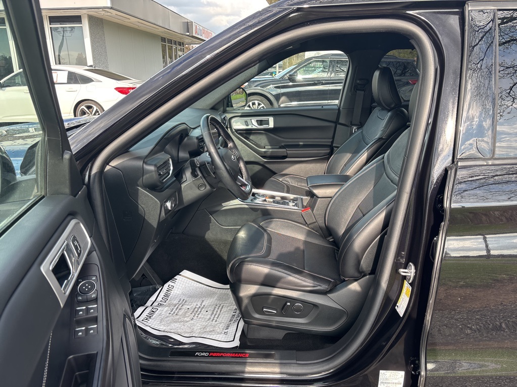 Vehicle image 17 of 50