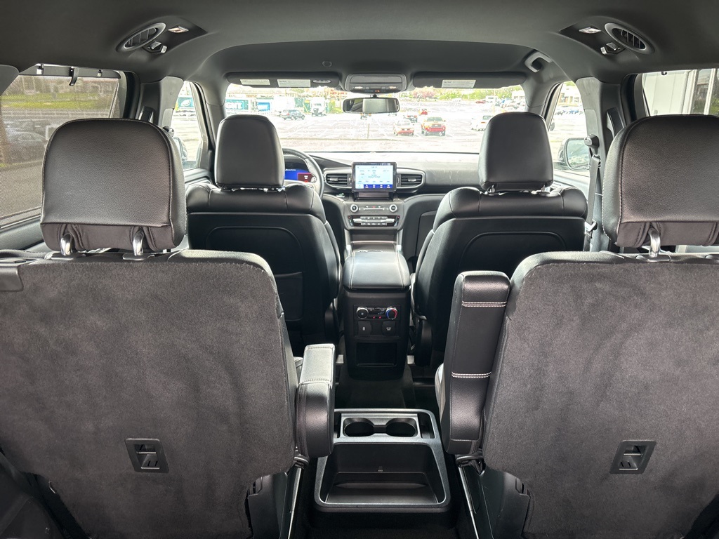 Vehicle image 40 of 50