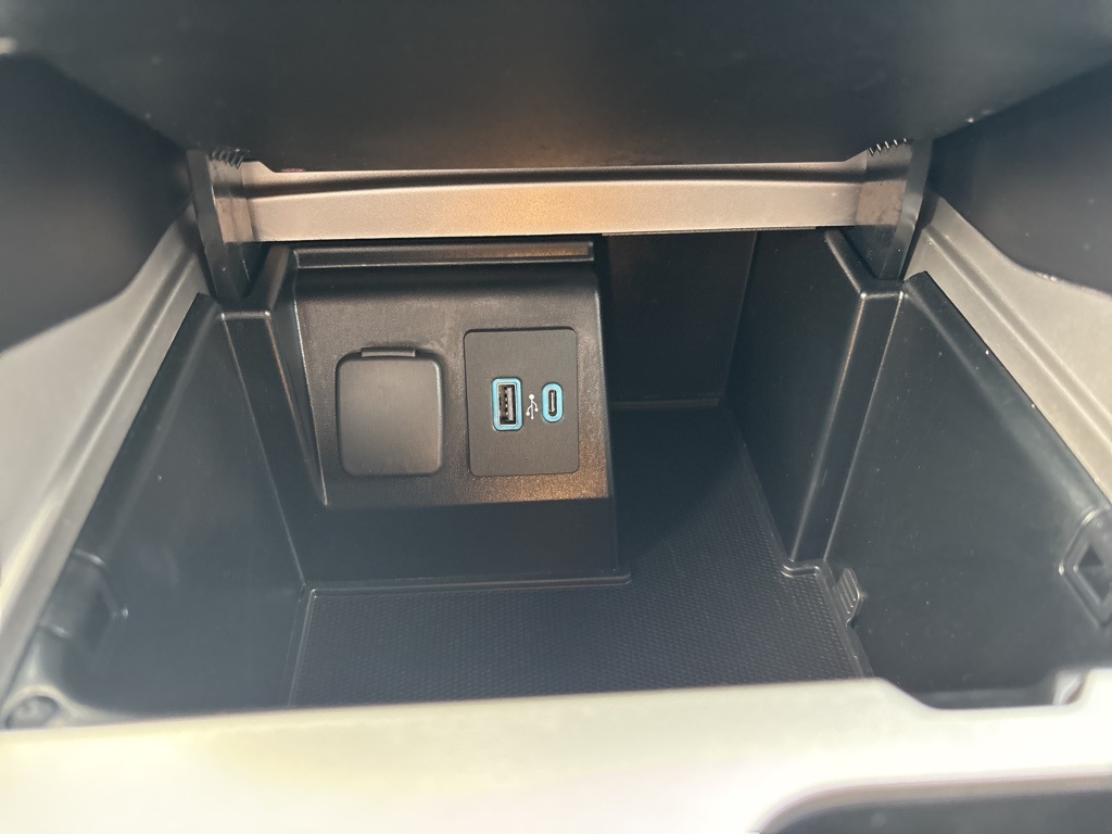Vehicle image 31 of 50