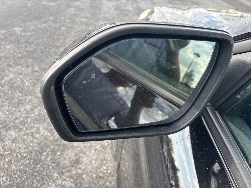 Vehicle image 14 of 50