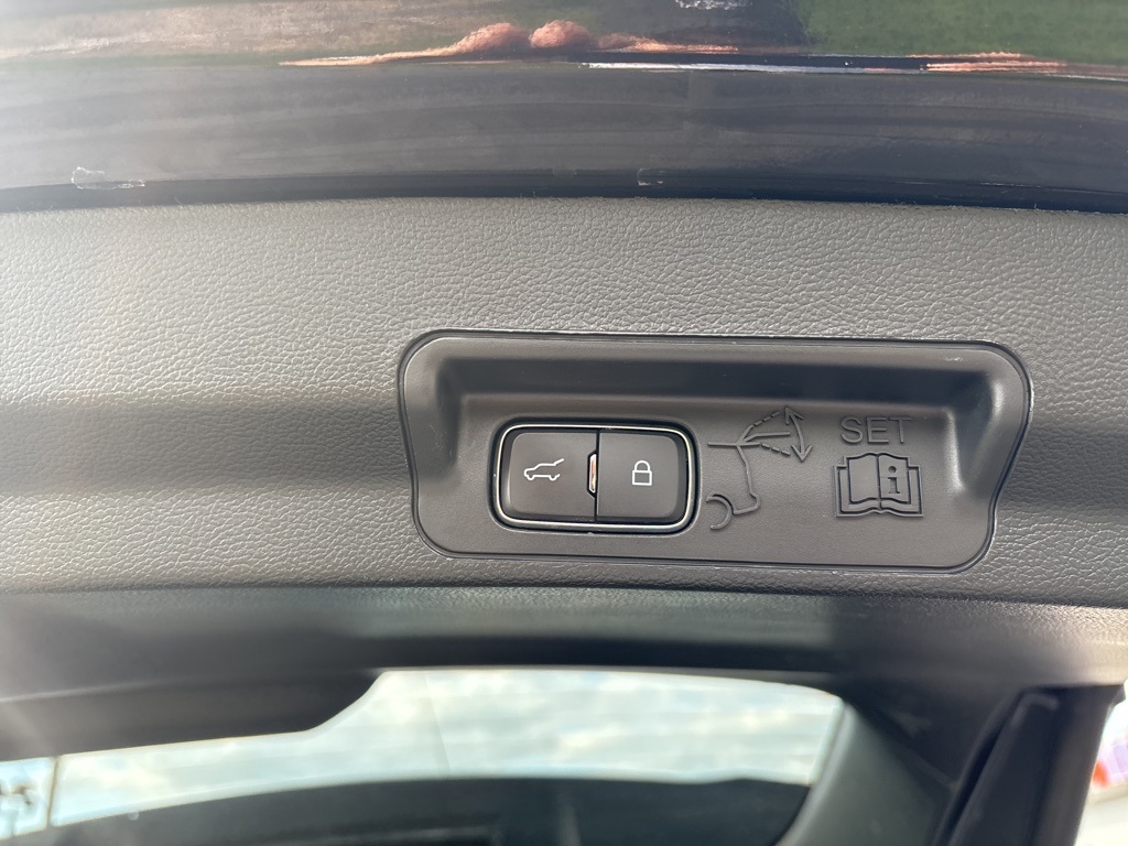 Vehicle image 41 of 50