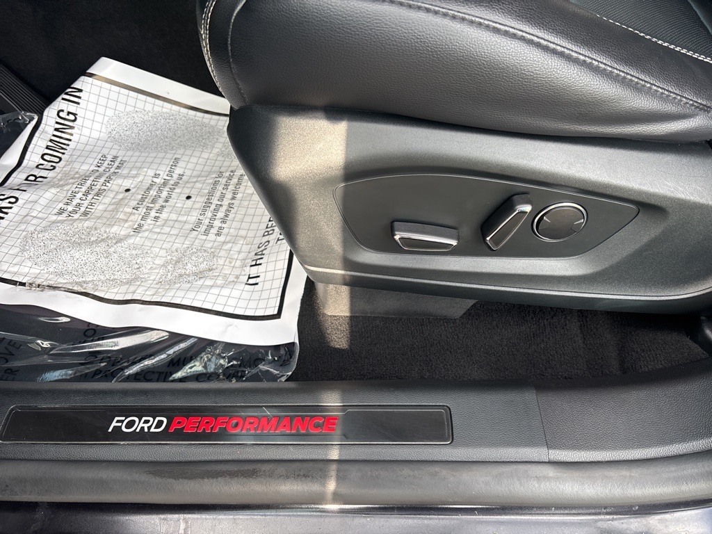 Vehicle image 18 of 50