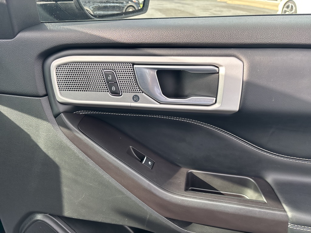 Vehicle image 46 of 50