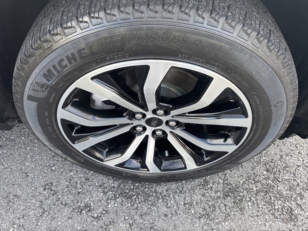 Vehicle image 10 of 50