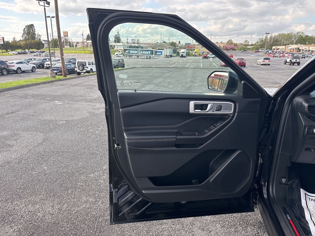 Vehicle image 15 of 50