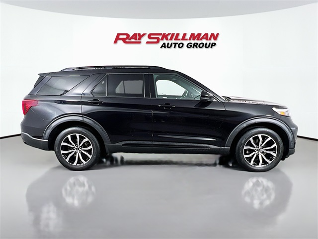 Vehicle image 4 of 42