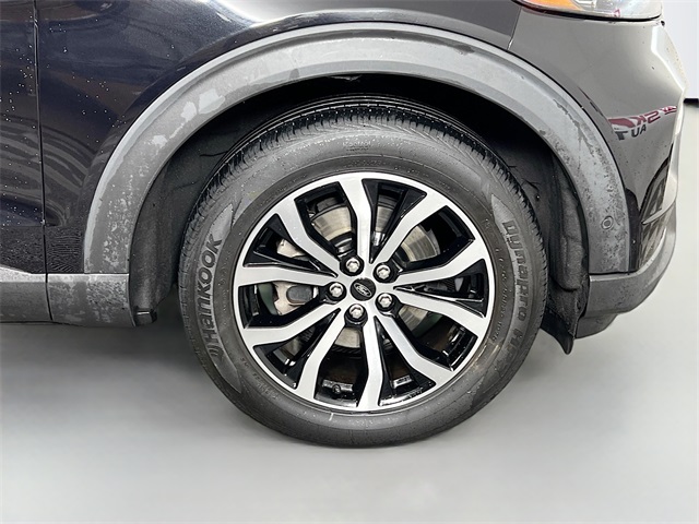 Vehicle image 39 of 42