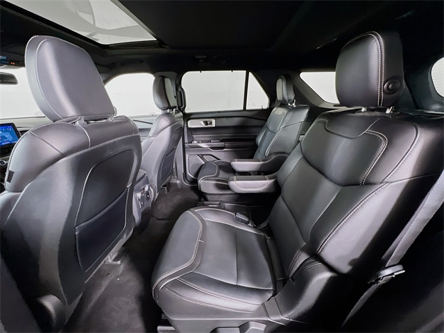 Vehicle image 23 of 42
