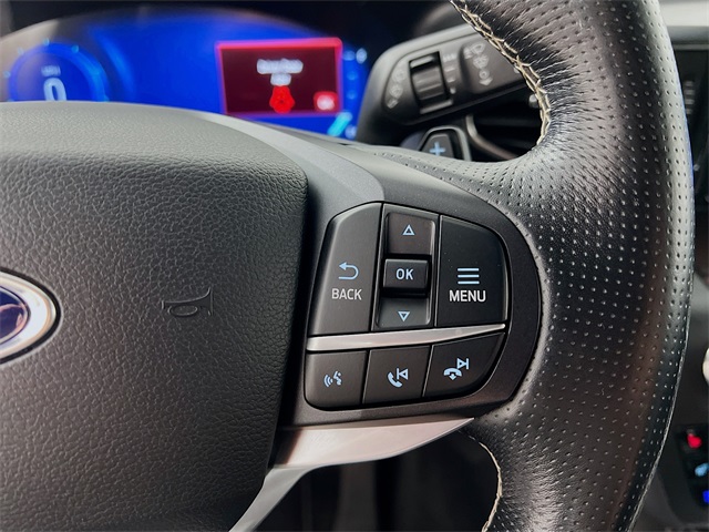 Vehicle image 33 of 42