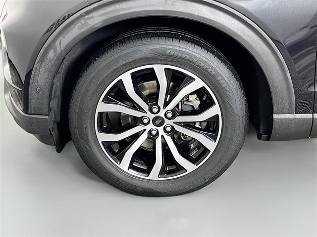 Vehicle image 28 of 42
