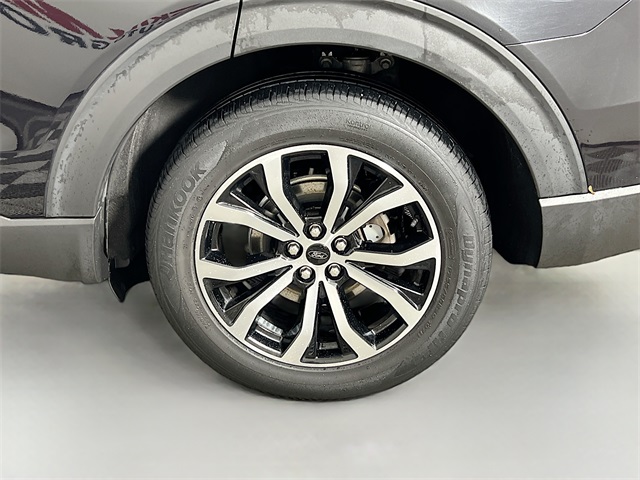 Vehicle image 37 of 42