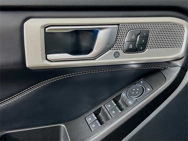 Vehicle image 9 of 42