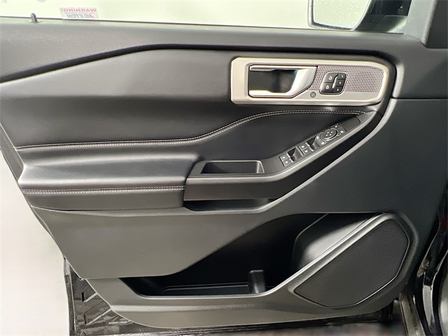 Vehicle image 32 of 42