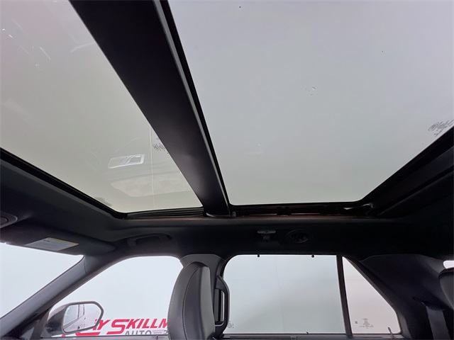 Vehicle image 25 of 42
