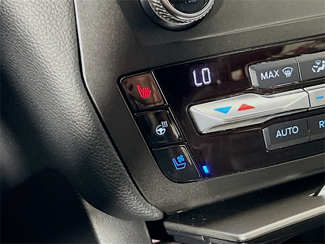 Vehicle image 21 of 42