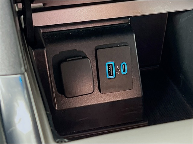 Vehicle image 20 of 42