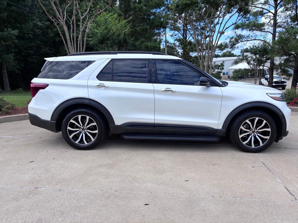 2020 Ford Explorer ST Image 3 of 27