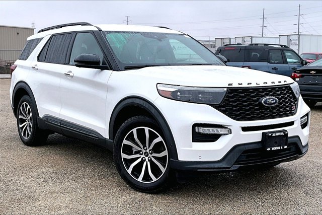 2020 Ford Explorer ST Image 2 of 40