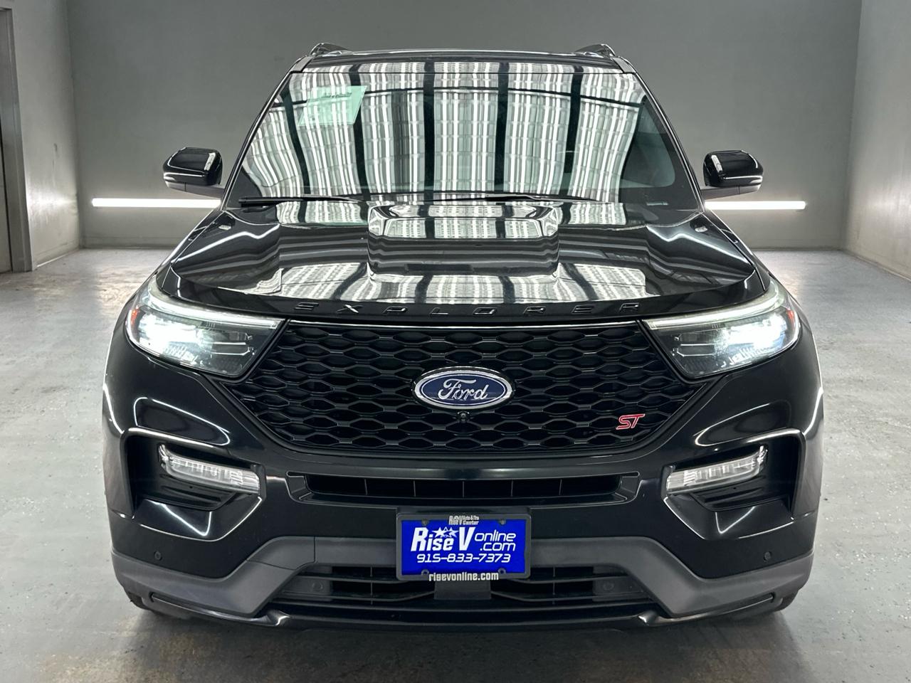 2020 Ford Explorer ST Image 3 of 27