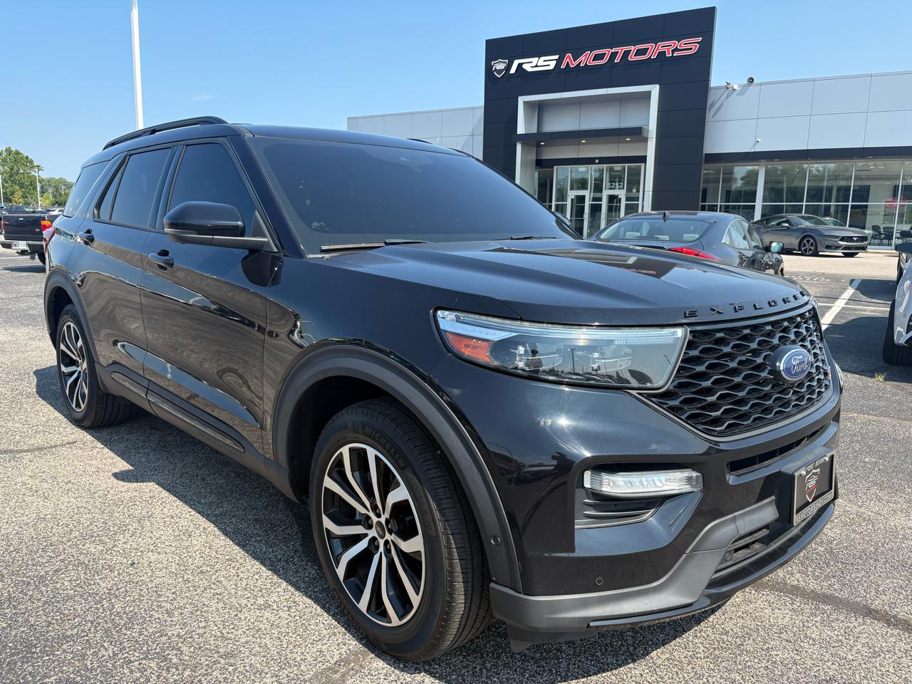 2020 Ford Explorer ST Image 2 of 61