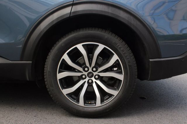 Vehicle image 14 of 60