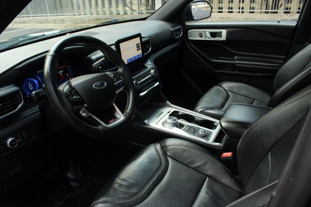 Vehicle image 16 of 60