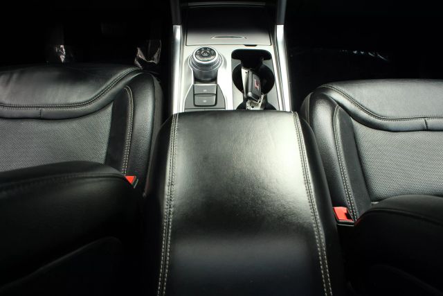 Vehicle image 37 of 60