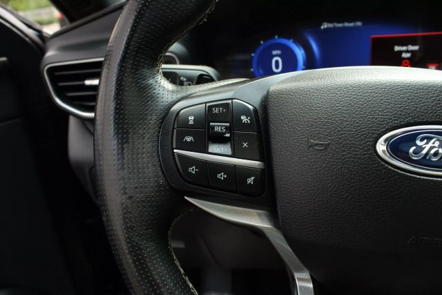 Vehicle image 50 of 60