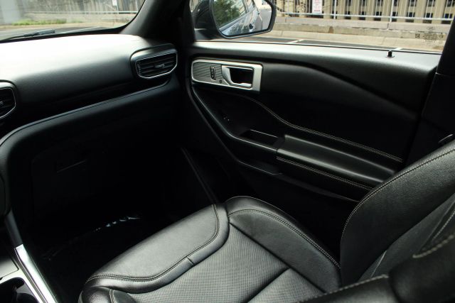 Vehicle image 36 of 60