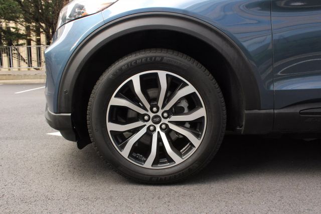Vehicle image 15 of 60