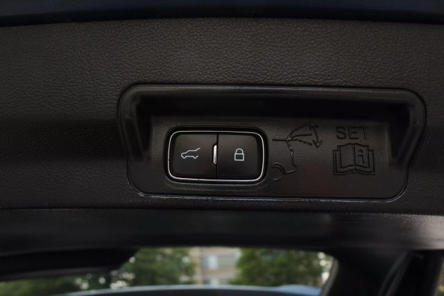 Vehicle image 13 of 60