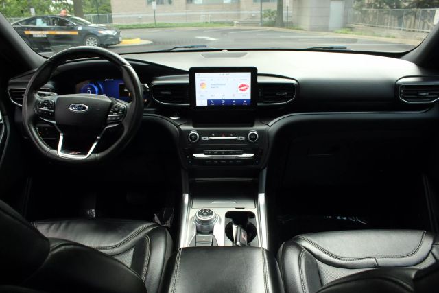 Vehicle image 34 of 60