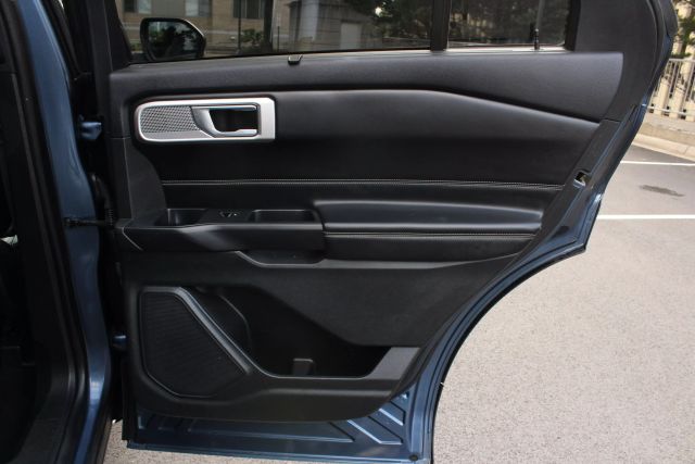 Vehicle image 38 of 60