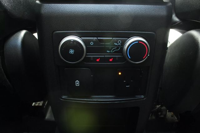 Vehicle image 33 of 60