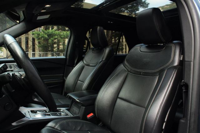 Vehicle image 21 of 60