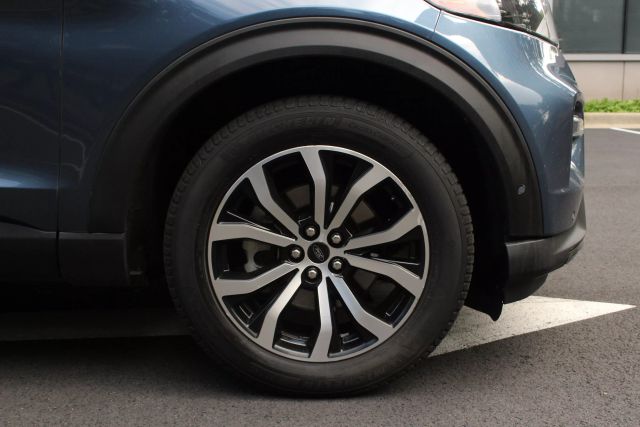Vehicle image 9 of 60