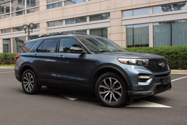 Vehicle image 3 of 60