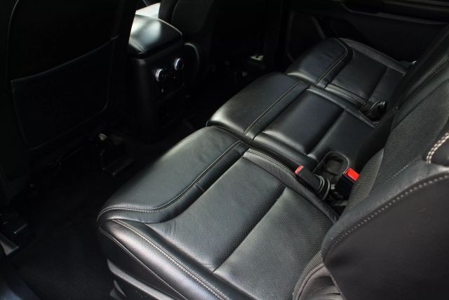 Vehicle image 27 of 60