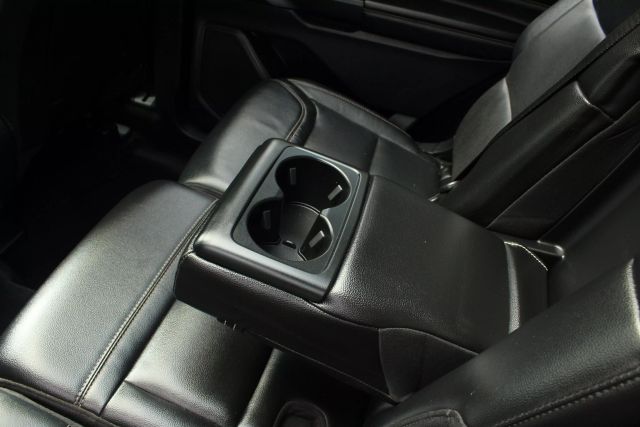 Vehicle image 32 of 60