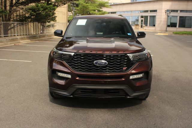 2020 Ford Explorer ST Image 2 of 33