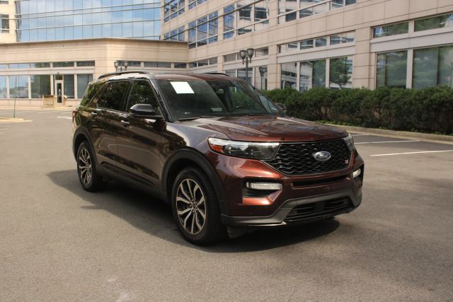 2020 Ford Explorer ST Image 3 of 33