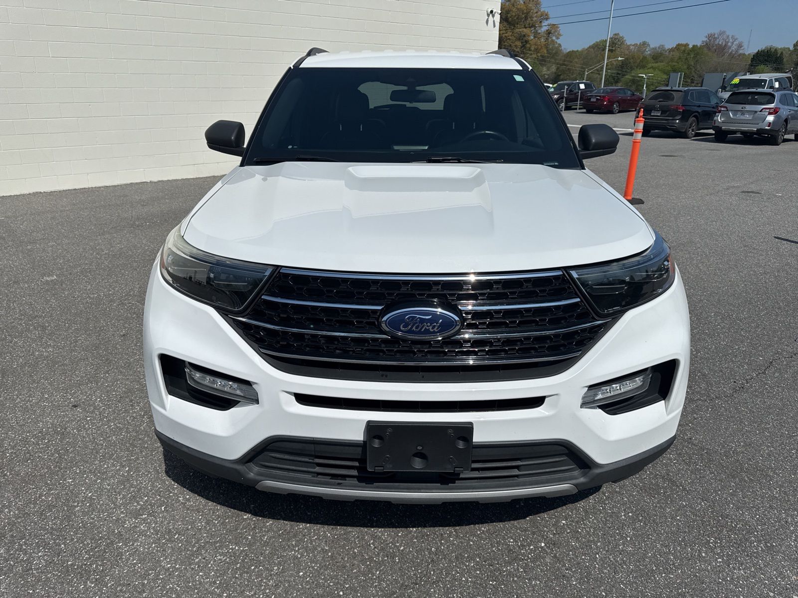 2020 Ford Explorer XLT Image 2 of 33