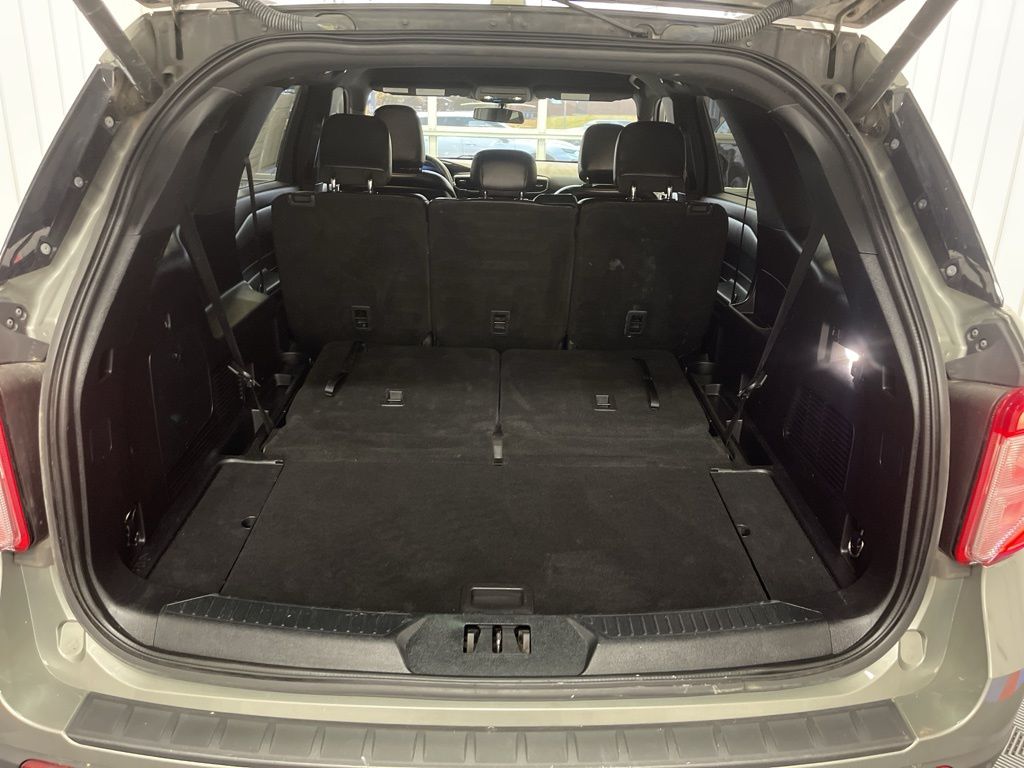 Vehicle image 13 of 22