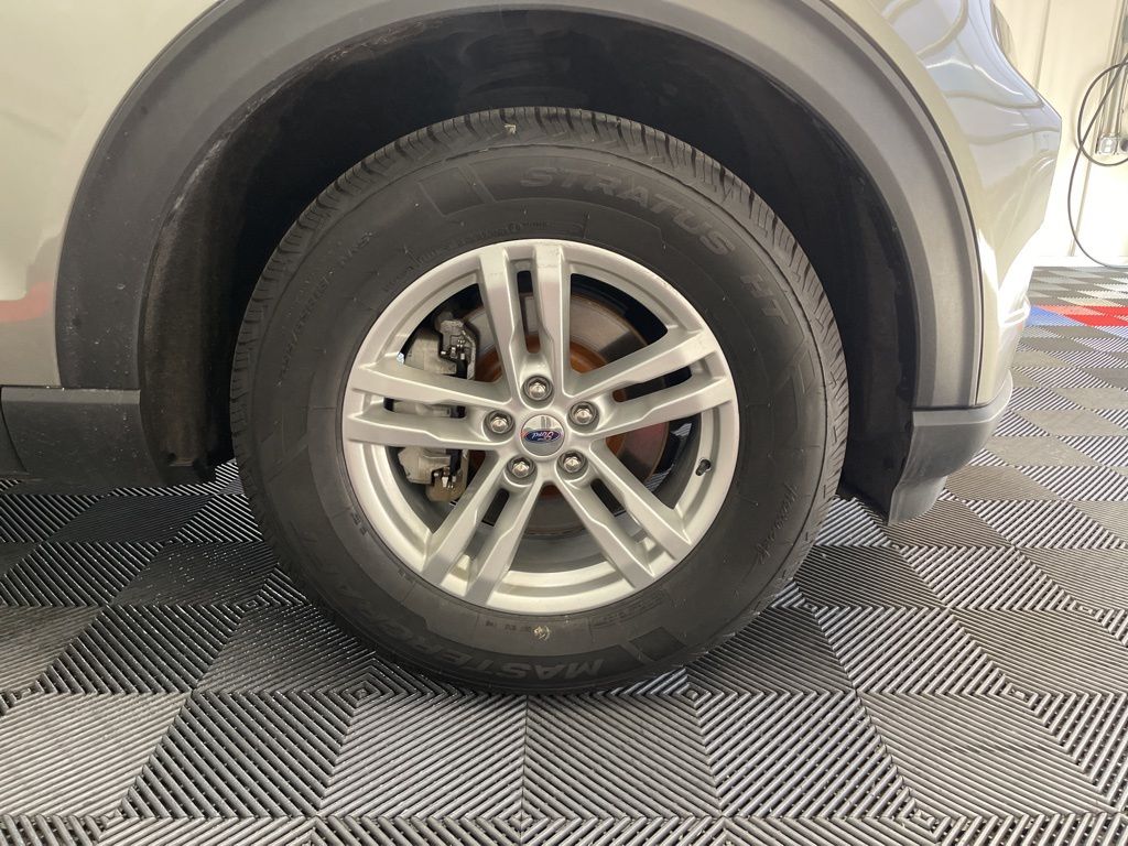 Vehicle image 21 of 22